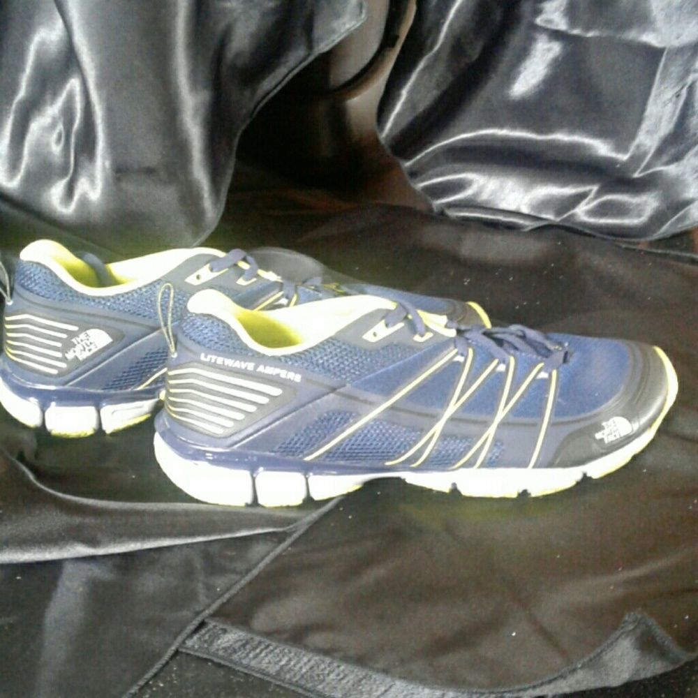 NWOT THE NORTH FACE ATHLETIC SNEAKERS